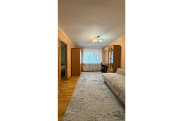 Продам 2-комн.кв. · 42 м² · 2/3 этаж, Ауэзова, 140